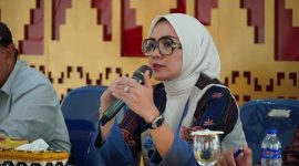 Ketua Dekranasda Provinsi Lampung, Purnama Wulan Sari Mirza saat memimpin rapat persiapan bersama sejumlah Pimpinan OPD.  foto: istimewa                              