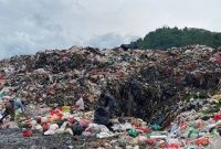 Pengelolaan Sampah Dengan praktik open dumping. ist