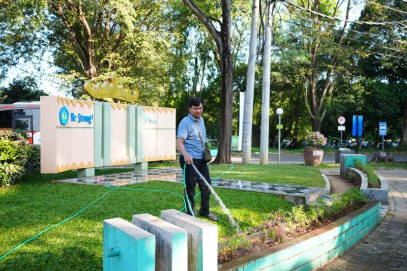Foto: petugas kebersihan di Univeristas Lampung