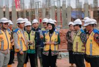 Wakil Gubernur Lampung Jihan Nurlela saat meninjau progres pembangunan Sekolah Rakyat (SR) di Kawasan Kota Baru, Kabupaten Lampung Selatan, Jum'at (24/4/2026).