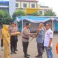 ​Momen saat Kapolresta membagikan kentongan secara simbolis kepada perwakilan peserta.
