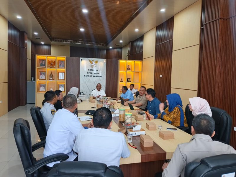 Komisi III DPRD Kota Bandar Lampung saat menggelar rapat dengar pendapat (RDP) bersama pihak Institut Teknologi Sumatera (ITERA).