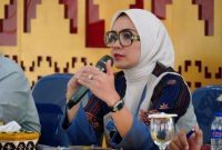 Ketua Dekranasda Lampung Purnama Wulan Sari Mirza memimpin rapat persiapan HUT REI ke-54 di kantor Dekranasda, Jumat 17 April 2026.