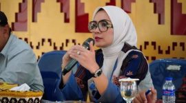 Ketua Dekranasda Lampung Purnama Wulan Sari Mirza memimpin rapat persiapan HUT REI ke-54 di kantor Dekranasda, Jumat 17 April 2026.