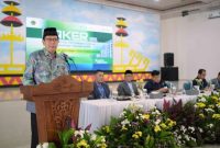 Rektor UIN Raden Intan Lampung Prof. H. Wan Jamaluddin Z, M.Ag., Ph.D., menyampaikan arahan strategis Sekjen Kemenag saat pembukaan Rakerpim 2026 di Lamban Raden Intan, Jumat (17/4/2026). (Foto: Proyeksi.id)
