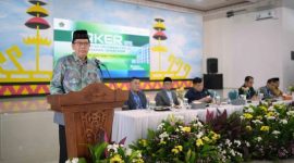 Rektor UIN Raden Intan Lampung Prof. H. Wan Jamaluddin Z, M.Ag., Ph.D., menyampaikan arahan strategis Sekjen Kemenag saat pembukaan Rakerpim 2026 di Lamban Raden Intan, Jumat (17/4/2026). (Foto: Proyeksi.id)