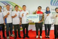 Jajaran Pertamina Patra Niaga Regional Sumbagsel dan Pemkot Lubuk Linggau berfoto bersama saat seremoni pasar murah 1.000 paket sembako di Kelurahan Ulak Lebar, Lubuk Linggau Barat II, 2026. (Foto: Proyeksi.id)