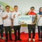 Jajaran Pertamina Patra Niaga Regional Sumbagsel dan Pemkot Lubuk Linggau berfoto bersama saat seremoni pasar murah 1.000 paket sembako di Kelurahan Ulak Lebar, Lubuk Linggau Barat II, 2026. (Foto: Proyeksi.id)