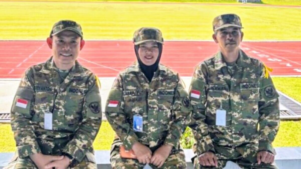 Ketua DPRD Kabupaten Lampung Selatan Erma Yusneli di tengah bersama peserta retreat nasional pimpinan DPRD kabupaten se-Indonesia di Akademi Militer Magelang, Jawa Tengah, 16/4/2026. Kegiatan KPPD 2026 ini untuk memperkuat kapasitas kepemimpinan daerah dan sinergi pusat-daerah. (Foto: Humas DPRD Lamsel)