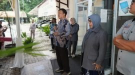 Pelaksanaan seleksi masuk program Pascasarjana Universitas Lampung Unila tahun akademik 2026/2027 di Gedung UPA Teknologi Informasi dan Komunikasi TIK, Kampus Bandar Lampung, Sabtu 18/4/2026. Sebanyak 593 peserta S-2 dan S-3 mengikuti seleksi CBT dan wawancara. (Foto: Humas Unila)
