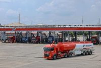 Mobil tangki Pertamina Patra Niaga bersiap mendistribusikan BBM dari Integrated Terminal Jakarta ITJ Tanjung Priok, Jakarta Utara, Jumat 17/4/2026. ITJ menjadi penyangga utama distribusi BBM dan LPG untuk wilayah DKI Jakarta, sebagian Jawa Barat dan Jawa Tengah. (Foto: Pertamina)