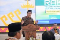 Rektor UIN Raden Intan Lampung UIN RIL Prof. H. Wan Jamaluddin Z, M.Ag., Ph.D. menyampaikan sambutan pada penutupan Rapat Kerja Raker 2026 Pemantapan Program dan Anggaran Tahun 2026 yang berlangsung 17-19 April 2026. (Foto: Dok. UIN RIL)
