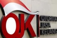 Logo Otoritas Jasa Keuangan OJK di kantor Menara Radius Prawiro, Jakarta. OJK menyatakan dukungan penuh terhadap program prioritas pemerintah 3 juta rumah melalui penguatan kebijakan SLIK. (Foto: Dok. OJK)