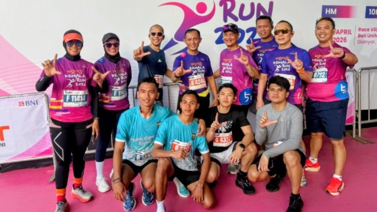 Kapolda Lampung Irjen Pol Helfi Assegaf berfoto bersama kontingen Polda Lampung berjumlah 108 personel usai mengikuti Kemala Run 2026 di Bali United Training Center, Gianyar, Bali, Minggu 19 April 2026. (Foto: Dok. Humas Polda Lampung)