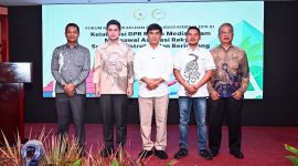 Kepala Biro Pemberitaan Parlemen, Muhammad Najib Ibrahim (Pojok Kiri), usai memberikan kata sambutan pada Forum Komunikasi dan Sosialisasi Kinerja DPR RI di Kota Serang, Banten, Rabu (6/05/2026). Foto : Runi/Alma