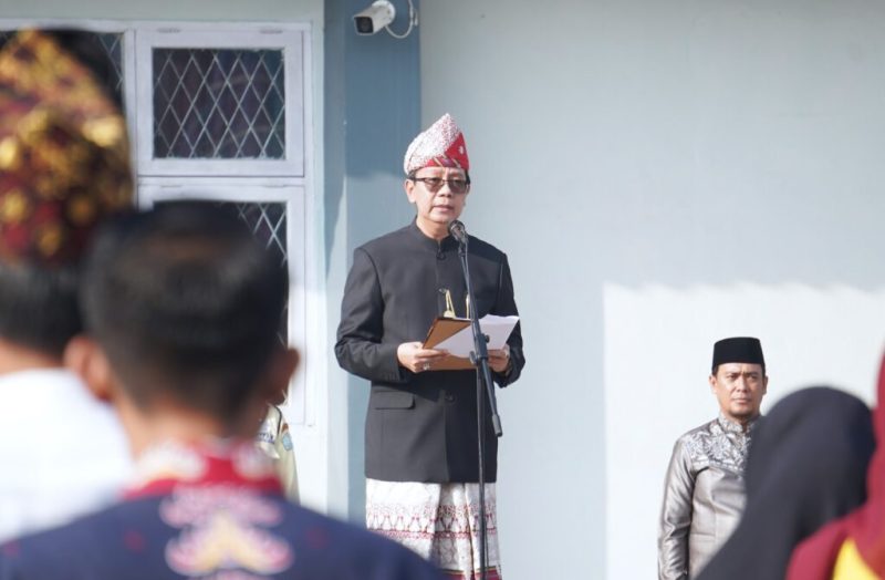 Rektor UIN Raden Intan Lampung, Prof. H. Wan Jamaluddin Z., M.Ag., Ph.D.,membacakan amanat Mendikdasmen pada Hardiknas 2026, Sabtu  (02/05/2026),
