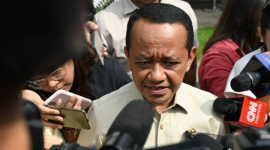 Menteri Energi dan Sumber Daya Mineral (ESDM) Bahlil Lahadalia memberikan keterangan pers kepada awak media di kompleks Istana Kepresidenan Jakarta pada Selasa, 5 Mei 2026. Foto: BPMI Setpres/Cahyo