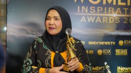 Walikota Bandar lampung Hj.Eva Dwiana, saat menerima Penghargaan tingkat nasional sebagai 
