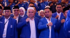 Ketua DPD PAN Kota Bandar Lampung yang baru dilantik, Dr. Ir. Firmansyah Y. Alfian, MBA., M.Sc.(Tengah).