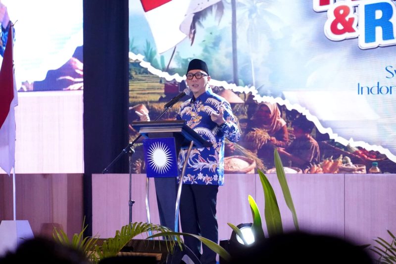 Gubernur Lampung, Rahmat Mirzani Djausal saat menyampaikan kata sambutan di acara pelantikan jajaran pengurus DPW, DPD, dan DPC Partai Amanat Nasional (PAN) se-Provinsi Lampung di Ballroom Hotel Novotel, Bandar Lampung, Sabtu (02/05/2026).