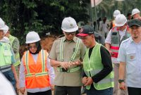 Gubernur Lampung Rahmat Mirzani Djausal saat melakukan groundbreaking ruas jalan Brabasan–Wiralaga di Desa Sido Mulyo, Kecamatan Mesuji, Rabu (6/5/2026)