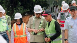 Gubernur Lampung Rahmat Mirzani Djausal saat melakukan groundbreaking ruas jalan Brabasan–Wiralaga di Desa Sido Mulyo, Kecamatan Mesuji, Rabu (6/5/2026)