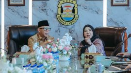 Gubernur Lampung Rahmat Mirzani Djausal bersama Wali Kota Eva Dwiana gelar rakor dengan sejumlah instansi membahas langkah penanganan banjir secara terpadu di Kota Bandar Lampung. Rakor digelar di Ruang Rapat Wali Kota, Kamis (7/5/2026).