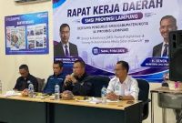Ketua SMSI Lampung Donny Irawan didampingi Wakil Ketua Syarif, Ketua Harian Fajar Arifin, dan Sekretaris Senen. foto: istimewa
