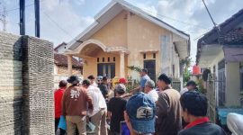 Kericuhan terjadi saat dilakukan pengukuran ulang tanah oleh BPN terhadap lahan rumah warga di Gang Bintara Jalan M. Husni Thamrin, Gotong Royong, Kota Bandar Lampung. Pada Selasa 19 Mei 2026. / foto : istimewa