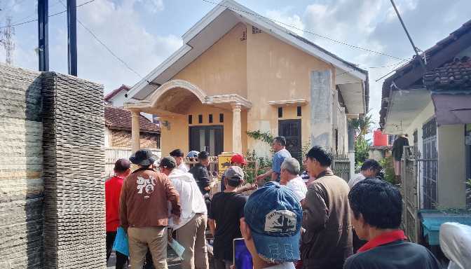 Kericuhan terjadi saat dilakukan pengukuran ulang tanah oleh BPN terhadap lahan rumah warga di Gang Bintara Jalan M. Husni Thamrin, Gotong Royong, Kota Bandar Lampung. Pada Selasa 19 Mei 2026. / foto : istimewa