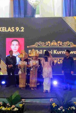 Tangis Haru & Bangga! 348 Siswa SMPN 1 Bandarlampung Purna Study 2026