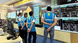 General Manager PT PLN UID Lampung, Rizky Mochamad bersama jajaran manajemen melakukan pengecekan langsung proses pemulihan sistem kelistrikan di UP2D Lampung, Sabtu (23/5/2026).