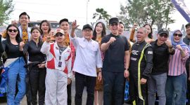 Menko Pangan Zulkifli Hasan ( baju  kemeja putih) bersama Bupati Lampung Selatan Radityo Egi Pratama (baju hitam)saat meninjau IDS Sumatra 2026 di Way Handak Expo, Kalianda, Sabtu (23/5/2026).