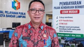 Kepala BPPRD Kota Bandar Lampung Yusnadi Ferianto di Mal Pelayanan Publik. Mulai 1 Mei 2026, bayar pajak kendaraan tak perlu KTP pemilik lama. Cukup KTP baru, STNK asli, dan surat pernyataan. foto: ist