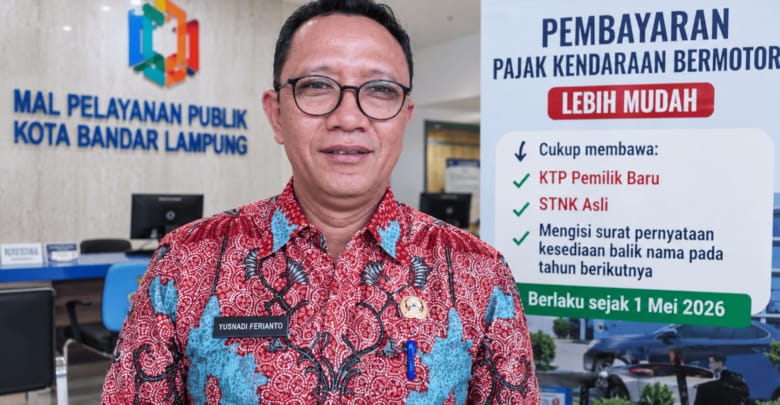 Kepala BPPRD Kota Bandar Lampung Yusnadi Ferianto di Mal Pelayanan Publik. Mulai 1 Mei 2026, bayar pajak kendaraan tak perlu KTP pemilik lama. Cukup KTP baru, STNK asli, dan surat pernyataan. foto: ist