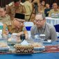 Gubernur Lampung Rahmat Mirzani Djausal berdiskusi dengan peserta saat memimpin HLM TP2DD di Mahan Agung, Bandar Lampung, Senin (25/5/2026). Foto: Adpim