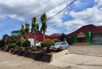 Kantor Dinas Pendidikan dan Kebudayaan Kota Bandar Lampung di Jl. Wolter Monginsidi.