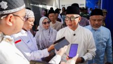 Gubernur Lampung Rahmat Mirzani Djausal saat memberikan keterangan pers kepada awak media. (Foto: Dok. proyeksi.id)