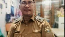 Foto: Lurah Kupang Kota Muhammad Husin membantah memerintahkan RT memungut uang bantuan beras dari warga. (Foto: proyeksi.id)
