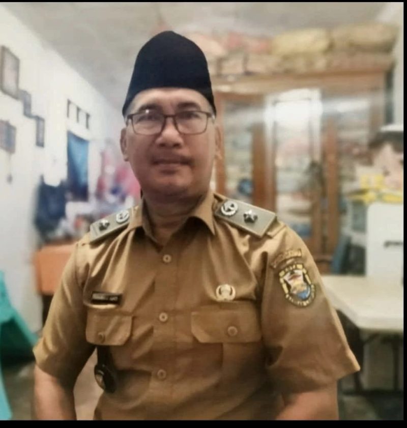 Foto: Lurah Kupang Kota Muhammad Husin membantah memerintahkan RT memungut uang bantuan beras dari warga. (Foto: proyeksi.id)   