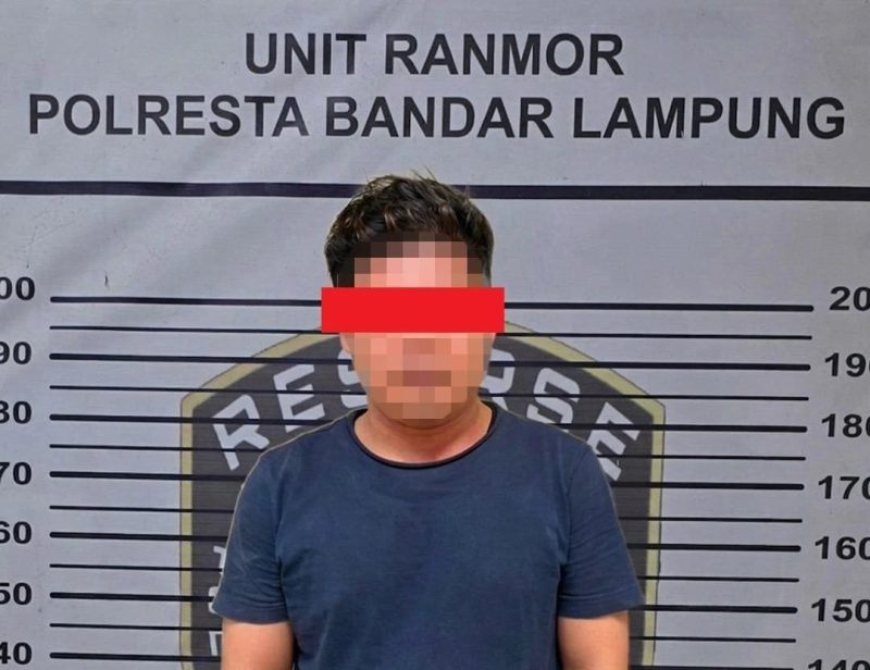 Foto: Salah satu tersangka DPO kasus curanmor bersenjata api yang diamankan Unit Ranmor Polresta Bandar Lampung. (Foto: Dok. Polresta Bandar Lampung)  
