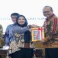 Wali Kota Bandar Lampung Eva Dwiana menerima Laporan Hasil Pemeriksaan atas LKPD Tahun Anggaran 2025 dari Kepala BPK RI Perwakilan Provinsi Lampung di Auditorium BPK Lampung, Jumat (29/5/2026). Foto: Humas Pemkot Bandar Lampung.