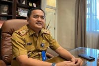 Thomas Amirico, Kepala Dinas Pendidikan dan Kebudayaan Provinsi Lampung, saat memberikan keterangan di ruang kerjanya.  
