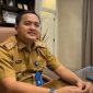 Thomas Amirico, Kepala Dinas Pendidikan dan Kebudayaan Provinsi Lampung, saat memberikan keterangan di ruang kerjanya.  