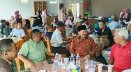 Suasana peresmian Warung Pindang & Tomyam Salmon Satria milik musisi senior Hary Kohar di Bandar Lampung, Sabtu 30/5/2026. Acara berlangsung meriah dengan live music.