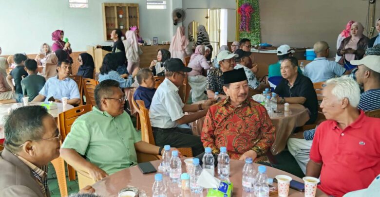 Suasana peresmian Warung Pindang & Tomyam Salmon Satria milik musisi senior Hary Kohar di Bandar Lampung, Sabtu 30/5/2026. Acara berlangsung meriah dengan live music.