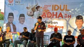 Ketua DPW PKS Lampung Ade Utami Ibnu memberikan sambutan saat acara qurban serentak Idul Adha 1447 H di Kantor DPW PKS Lampung, Sabtu 30 Mei 2026.