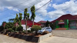 Kantor Dinas Pendidikan dan Kebudayaan Kota Bandar Lampung di Jl. Wolter Monginsidi.