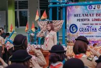 Wakil Gubernur Lampung Jihan Nurlela memberi hormat saat membuka Grantha Fest 41, lomba pramuka tingkat SMA/SMK/MA se-Lampung di SMAN 1 Bandar Lampung, Kamis 4 Juni 2026