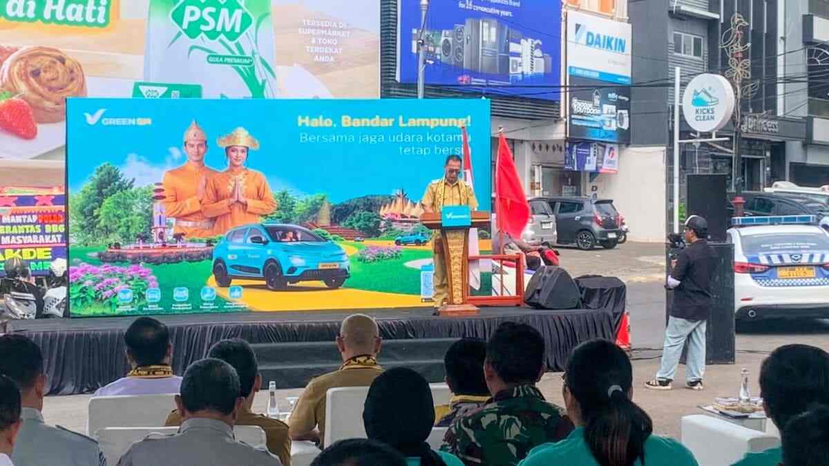 Managing Director Green SM Indonesia, Deni Tjia, saat meluncurkan layanan taksi listrik VinFast di Bandar Lampung, Senin 9 Juni 2026. Promo gratis 100% hingga Rp50 ribu berlaku 3 hari pertama. Foto: PROYEKSI.ID